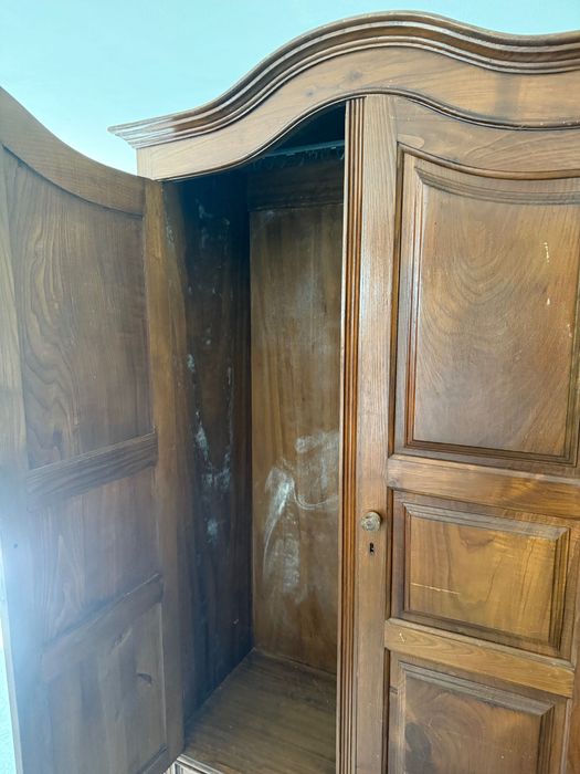 Roupeiro e duas mesas de cabeceira