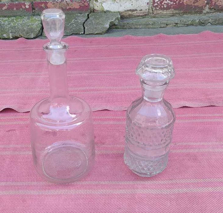 Продаются сервизы, салатницы, сахарницы, вазы, графины.