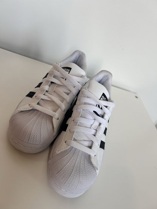 adidas Superstar J białe r. 36 ⅔ / 23 cm stan bdb, panterka (kod GW4062)