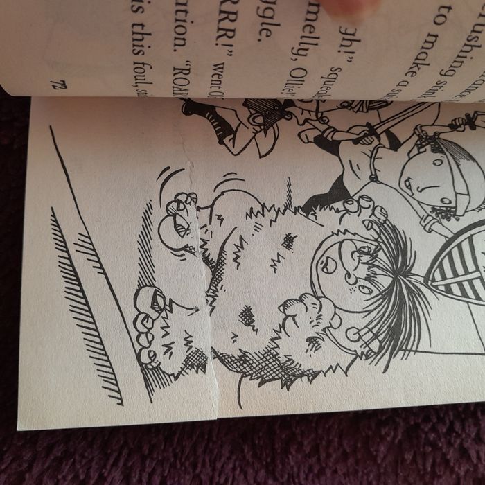дитяча книга англійською Olver Moon and the Troll Trouble by Sue Mongredien