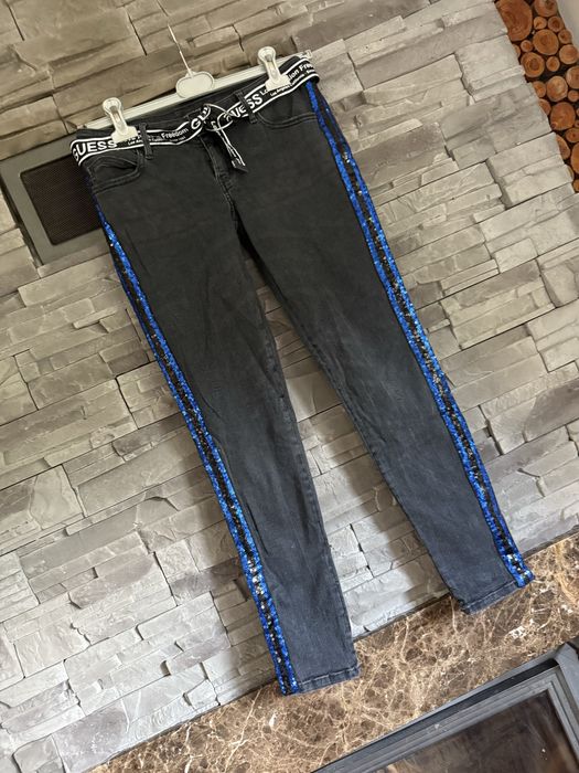 Oryginalne jeansy guess z lampasem brokat pasek roz 28 spodnie