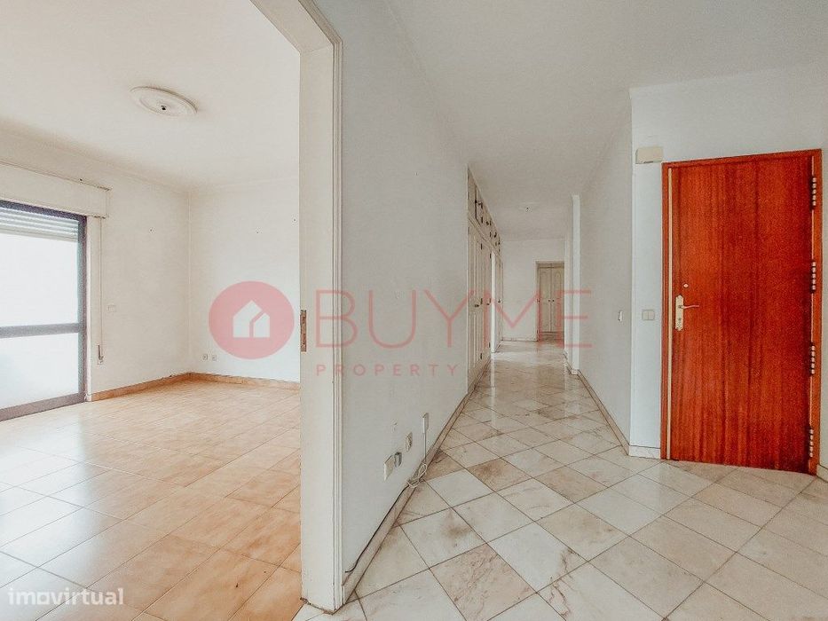Apartamento T3 com Terraços e Garagem em Loulé