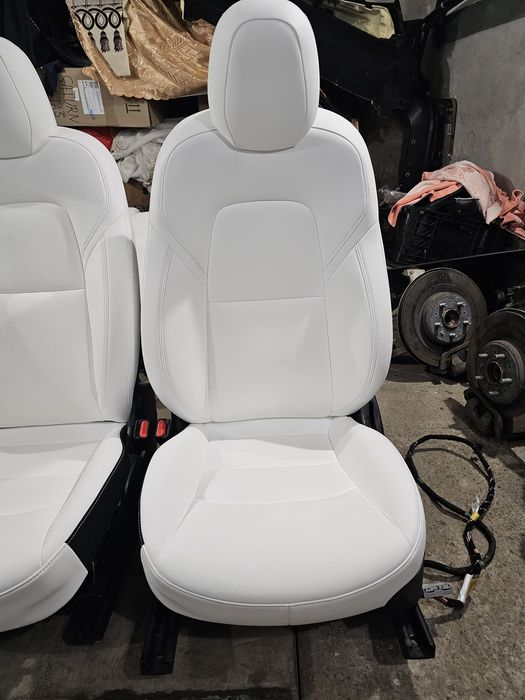 Комплект сидіннь сідушка Tesla Model Y/3 Салон 5, 7 місць