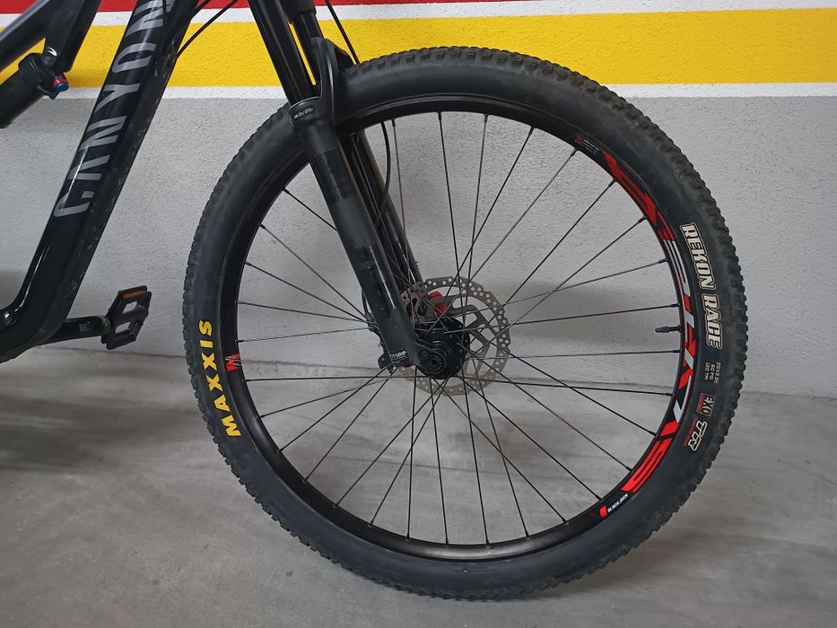 Canyon CF9 - BTT - Carbono - Suspensão Total