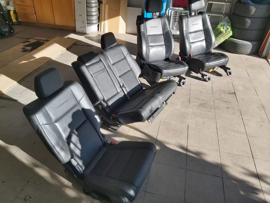 Fotele Jeep WK2 Summit