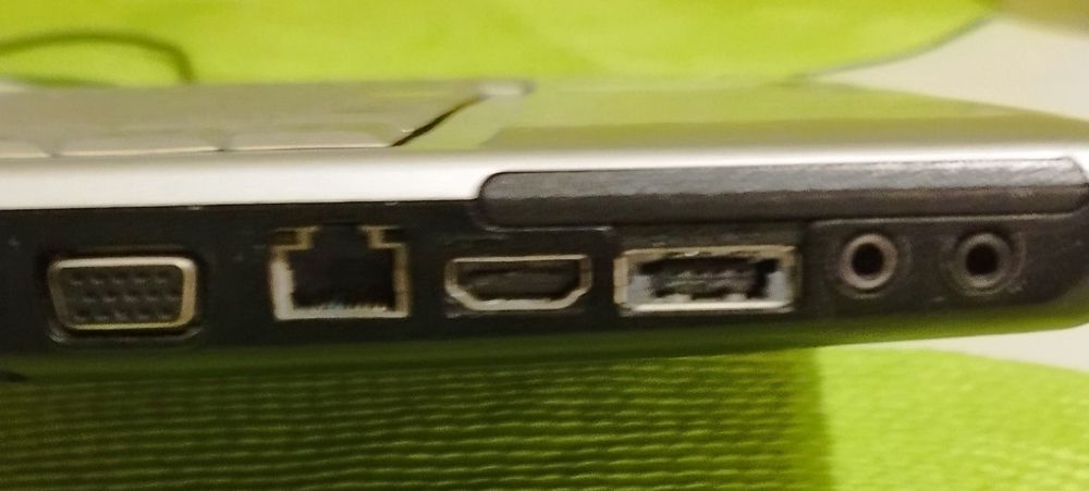 Laptop Toshiba Satellite L500 15,6" Pentium 2,1Ghz 4 + 2 GB RAM Win 10