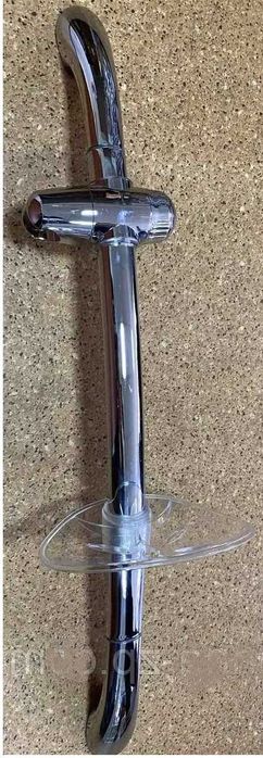 Новая оригинальная душевая гарнитура (стойка с мыльницей) в ванную.