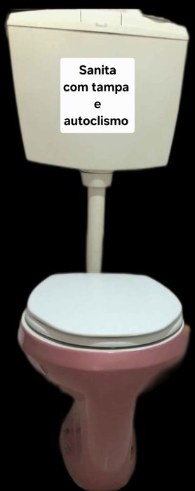Lavatorio com torneira, sanita com tampa