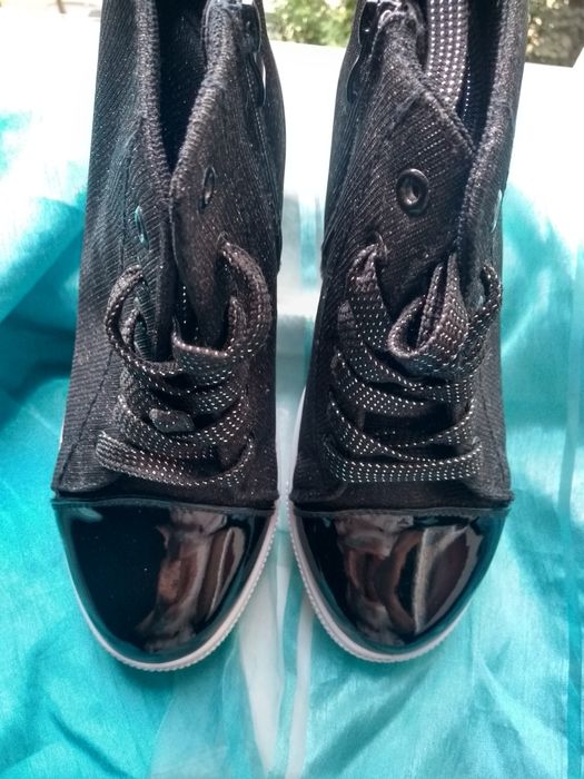 Sneakersy ukryta platforma koturn