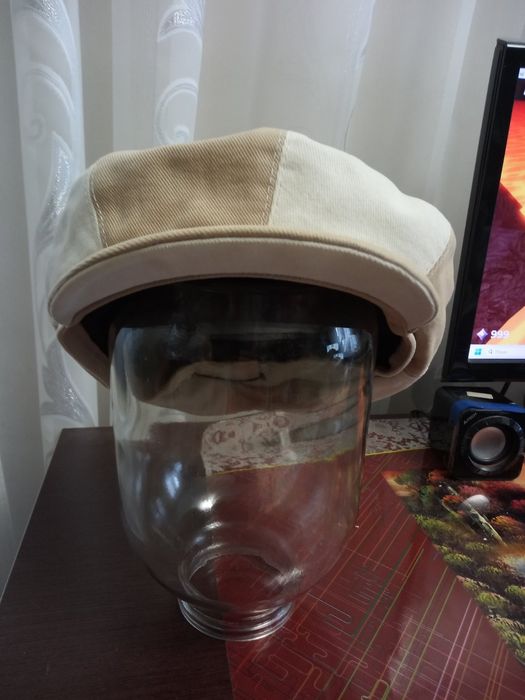 Берет з козирком