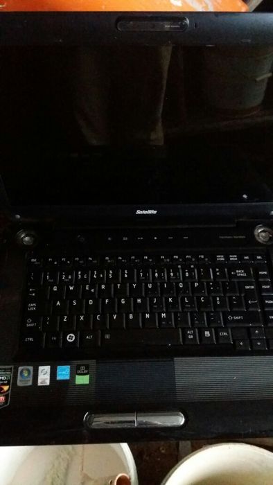 Computador thoshiba para reparar ou para peças64738934823555121