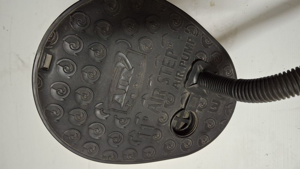 Bomba de dar ar com o pé