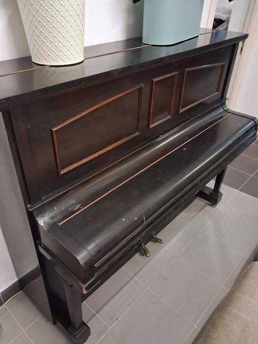 Piano vertical Lestel