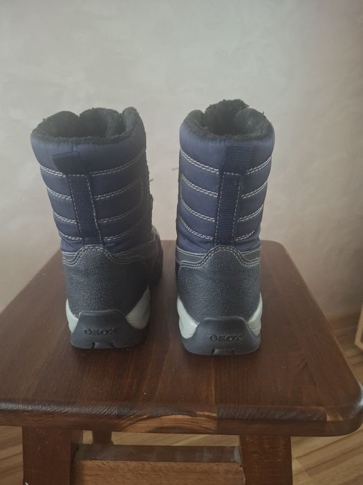 продам зимові чобітки
