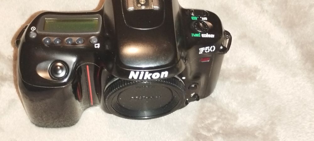 Зеркальная пленочная камера(тушка) Nikon F50+ вспышка, фильтры, перехо