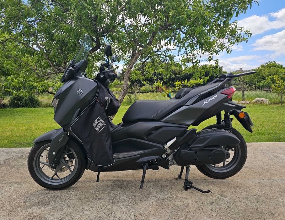 Scooter – Yamaha XMAX 125, ano 2023, estado como novo