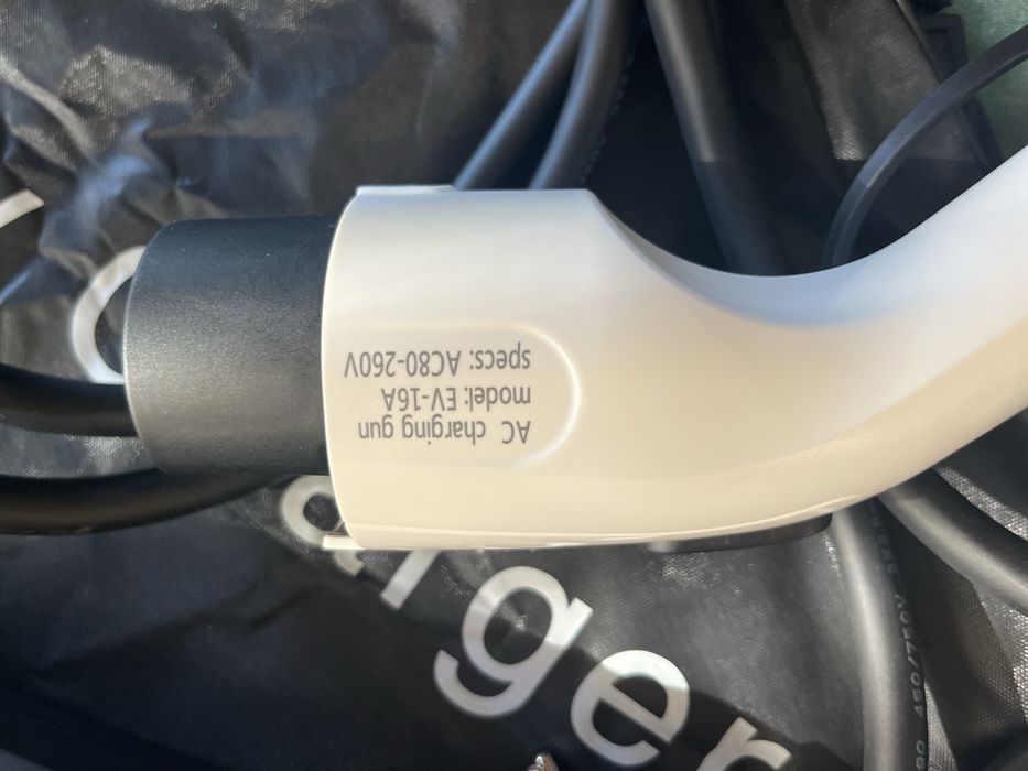 Ładowarka do samochodu elektrycznego lub hybrydy plug-in