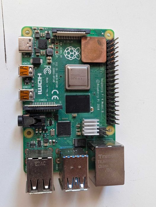 Raspberry Pi 4 4Gb + metal case (passive cooling)