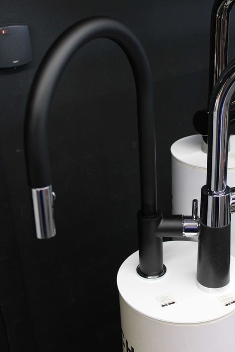 Bateria Schock Hekate 549120 Czarna z wyciąganą wylewką (Ekspozycja)