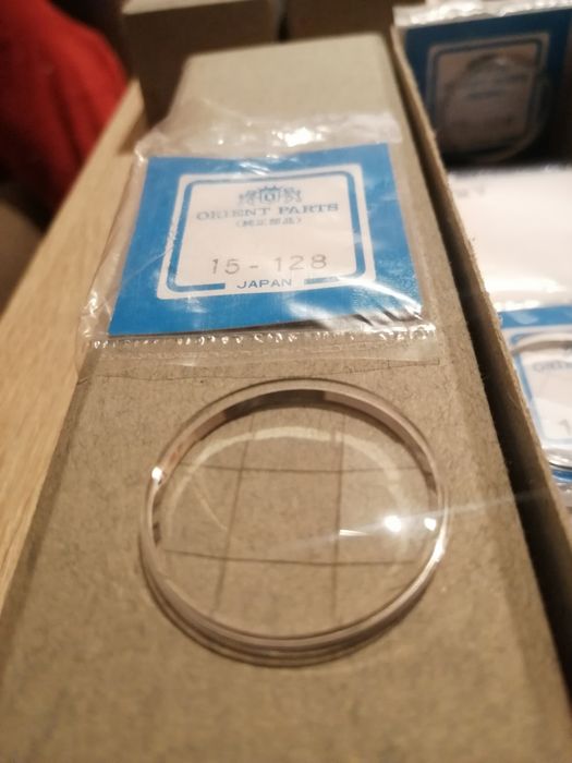 Szkła nietypowe do zegarka ORIENT oryginalne.