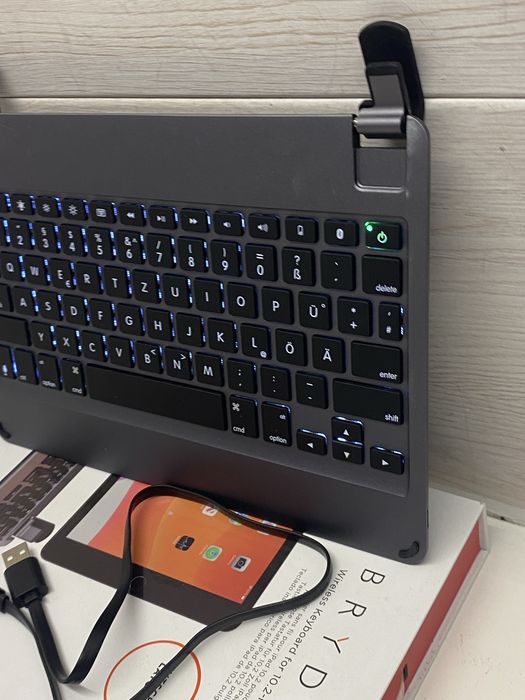 Бездротова Bluetooth-клавіатура BRYDGE BRY80022 Бездротове Bluetooth-підключення з планшетами, ноутбуками, смартфонами