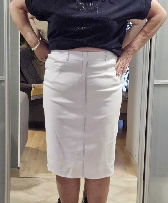 Biała, dżinsowa  spódnica