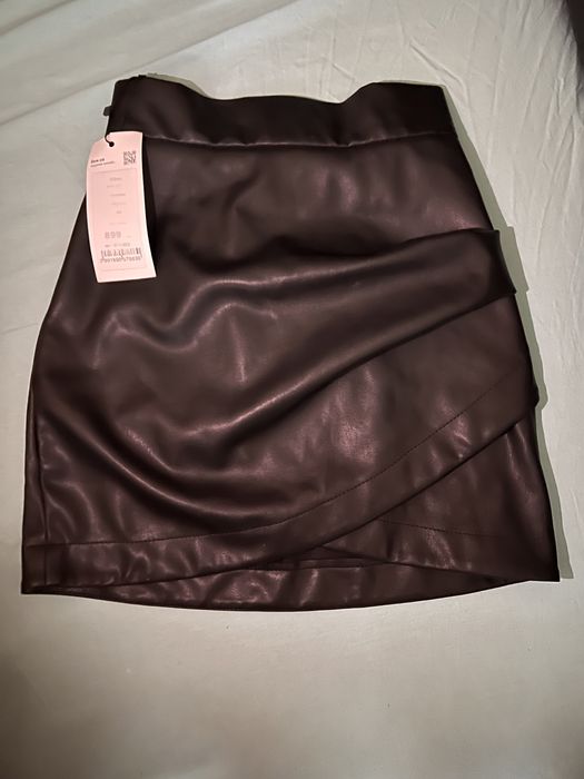 Юбка из эко кожи черная