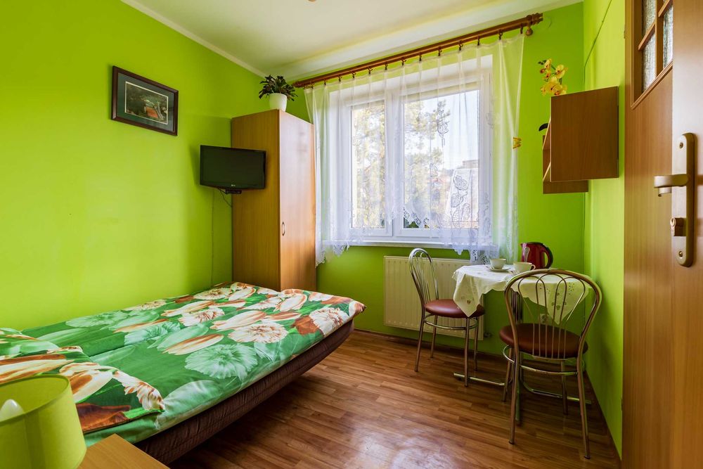 Kwatera, pokoje gościnne z łazienkami noclegi, darmowy parking Krynica