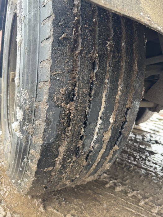 Напівпричіп-лісовоз 3-вісний в наявності, нова ризина