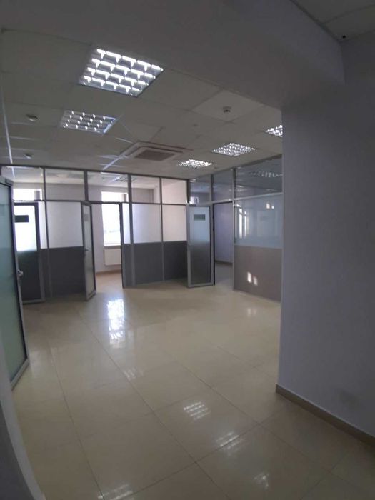 Оренда будівлі з прилеглою територією в центрі,  1100 м2 (БЕЗ КОМІСІЇ)