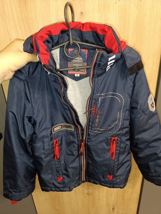 Куртка осіння тепла для хлопчика 110 в новому стані