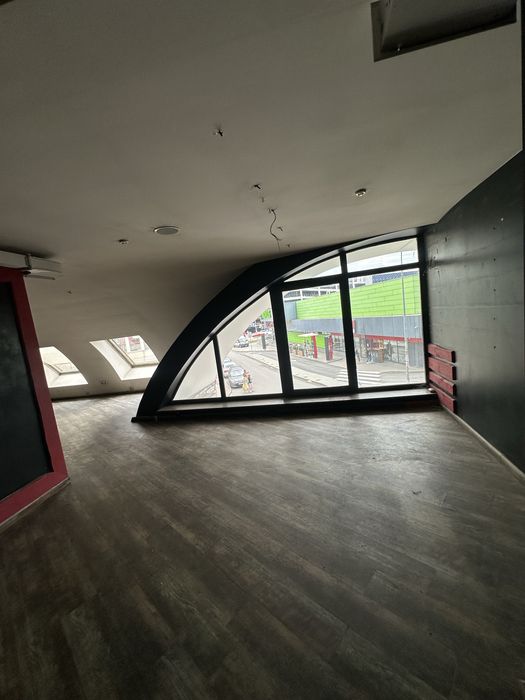 Дніпровська Набережна 19