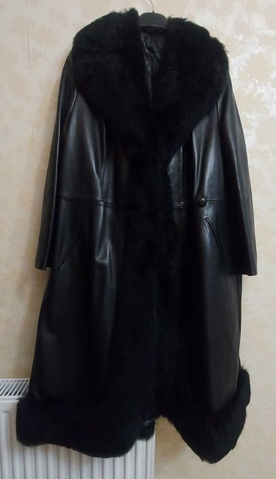 Шкіряний плащ жіночий