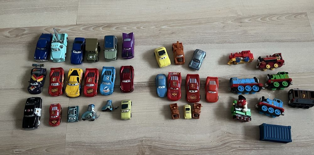 Машинка Хот Вілс металева Поровозик Томсон Тачкі Молнія Маквін Дісней