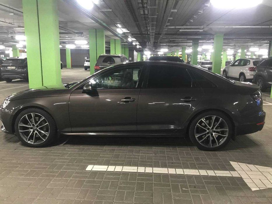 Продаю Audi A4 2016