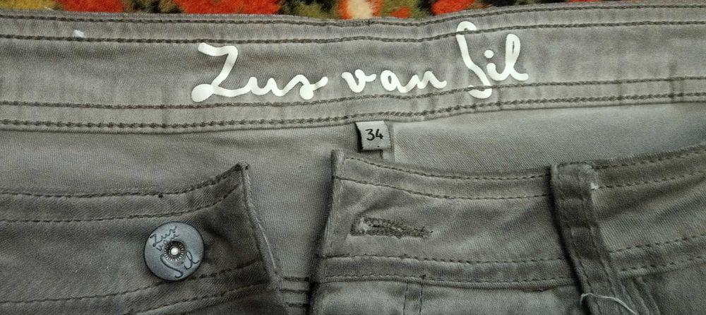 ждинсы в обтяжку серые