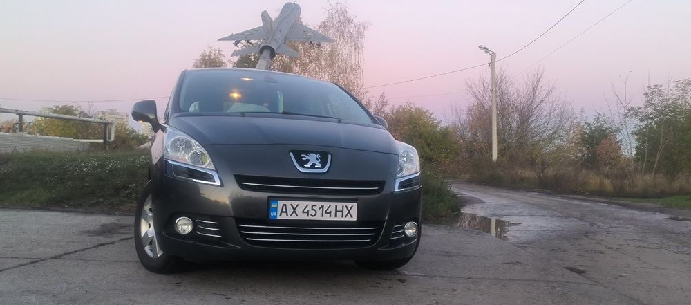 Царь зверей PEUGEOT 5008 Пежо , 1.6, 2009 года от первого владельца