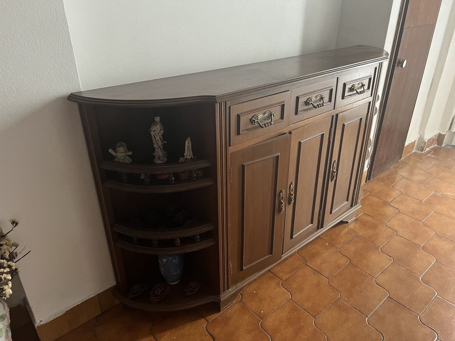 Sapateira em Madeira