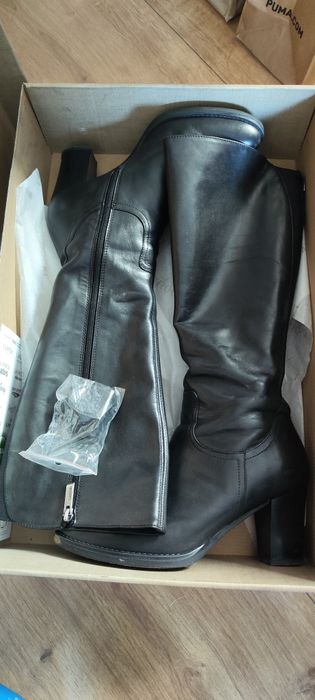 Skórzane kozaki na obcasie