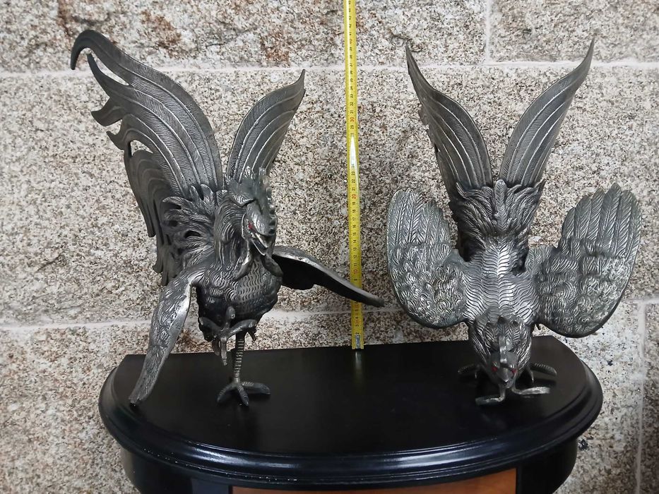 Dois Galos de metal, peças decorativas