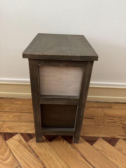 Mesa de cabeceira rustica / pequeno móvel de apoio