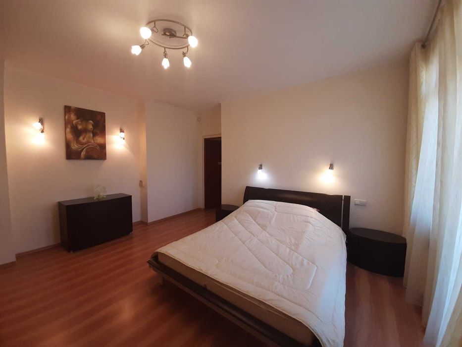 Киев. Дома 300 кв. Сауна. Джакузи. До 15 человек.