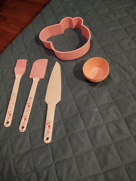 Świnka Peppa łopatka,pędzelek,foremka i gratis