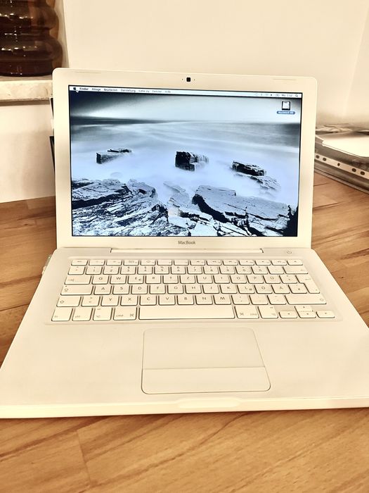Macbook white A1181