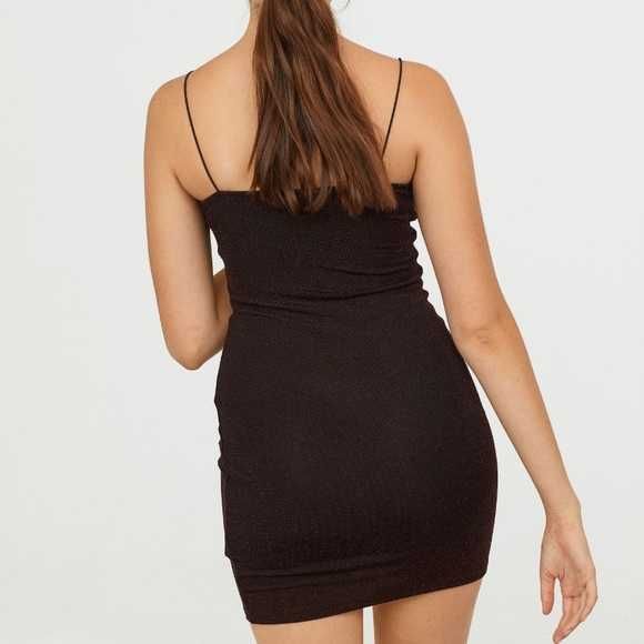 Czarna dopasowana sukienka z czerwonymi cekinami, H&M, rozmiar 36