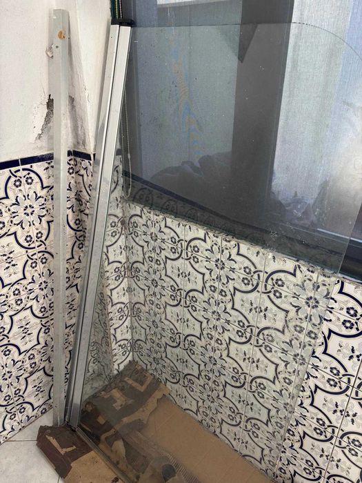 Resguardo de banheira em vidro