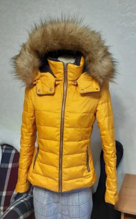 Куртка-пуховик жіноча.