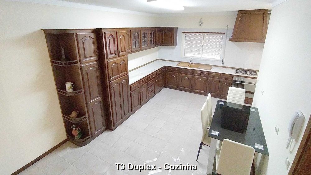 T3 dúplex, bom estado, bem arrendado, a 3 min da ponte metálica.