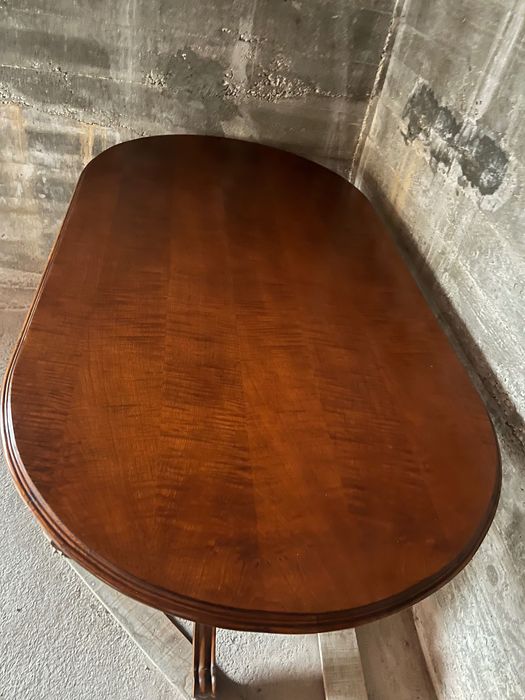 Mesa de madeira castanho