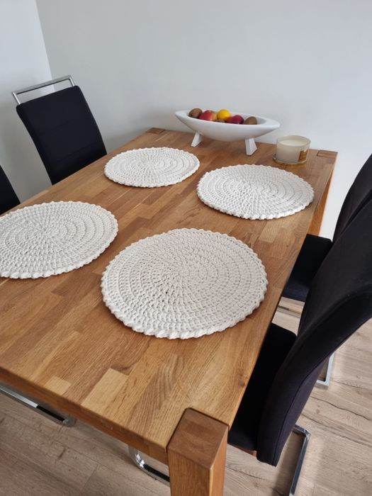 Masywny stół dębowy z litego drewna